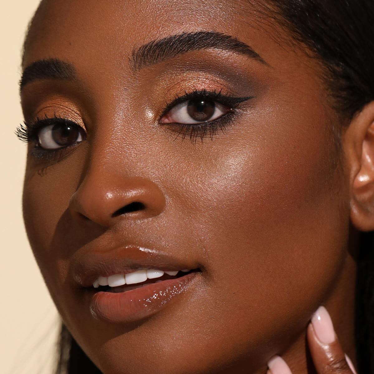 Soft Glam: How To Do The New, Natural Makeup Trend